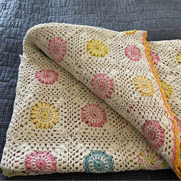 Vintage Crocheted Cotton Bedspread - Picture 1 of 16